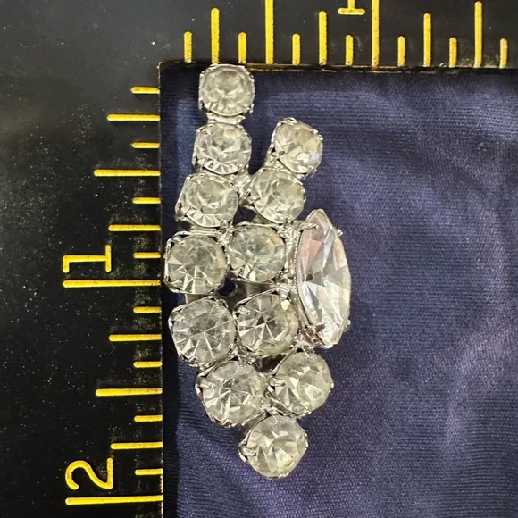 Vintage 1950s Rhinestone Paddle Clip-On Earrings Silver Tone Mid Century Sparkle - Picture 6 of 6